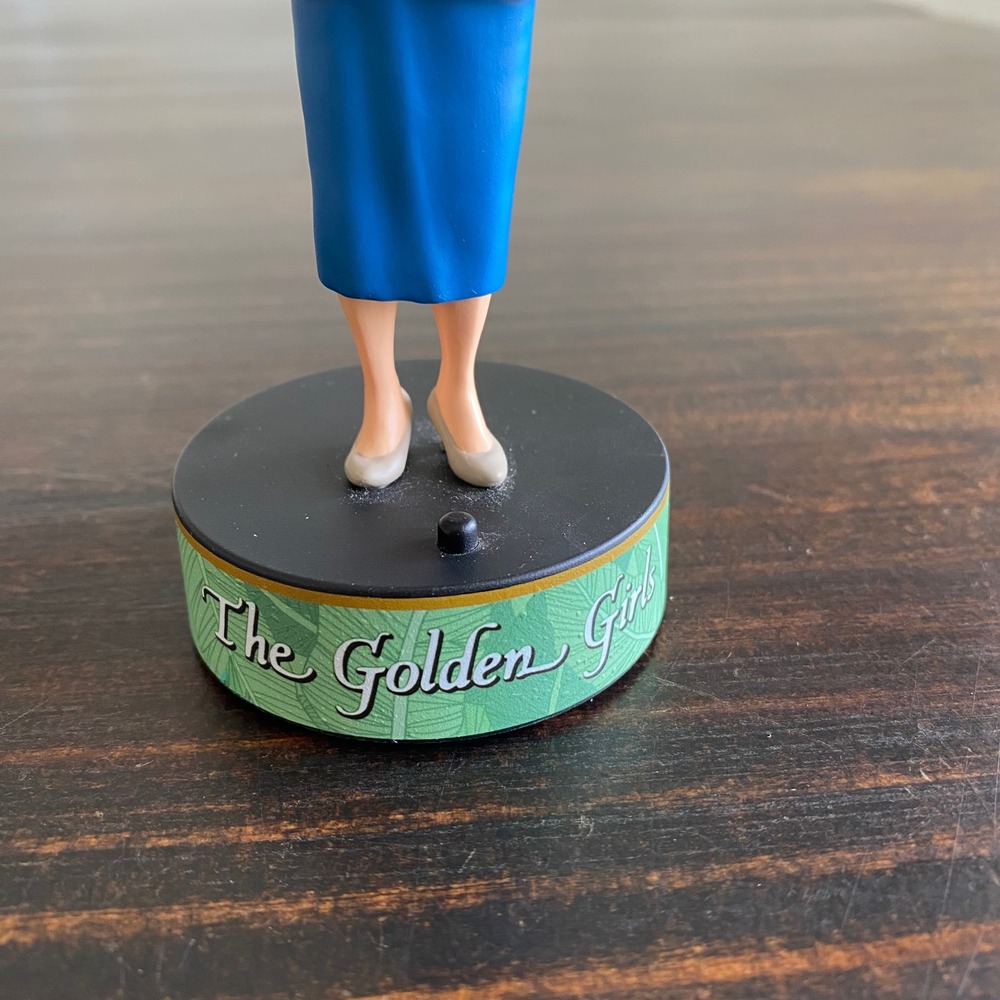 Hallmark The Golden Girls Sophia Petrillo Musical Ornament 2022 QXI7453 Blue - Picture 4 of 7